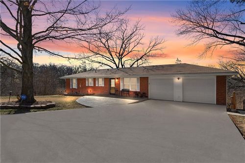 904 Golf Hill Dr, Excelsior Springs, MO, 64024-2761 | Card Image