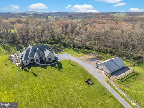 5683 Gingrich Rd, HERSHEY, PA, 17033-9727 | Card Image