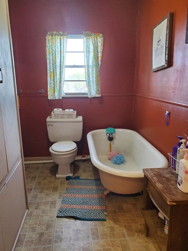 525 Ranck Ave, Home with 3 bedrooms, 2 bathrooms and null parking in Mason TX | Image 8