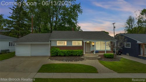 828 Baker Ave, Clawson, MI, 48017-1464 | Card Image