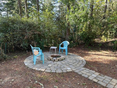 71 Castaway Cv, Florence, OR, 97439-7727 | Card Image