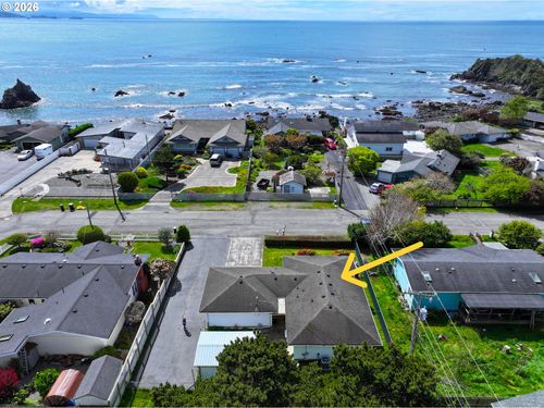422 Buena Vista Loop, Brookings, OR, 97415 | Card Image