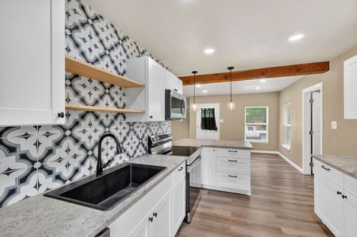 712 Se 18th St, Mineral Wells, TX, 76067-7425 | Card Image