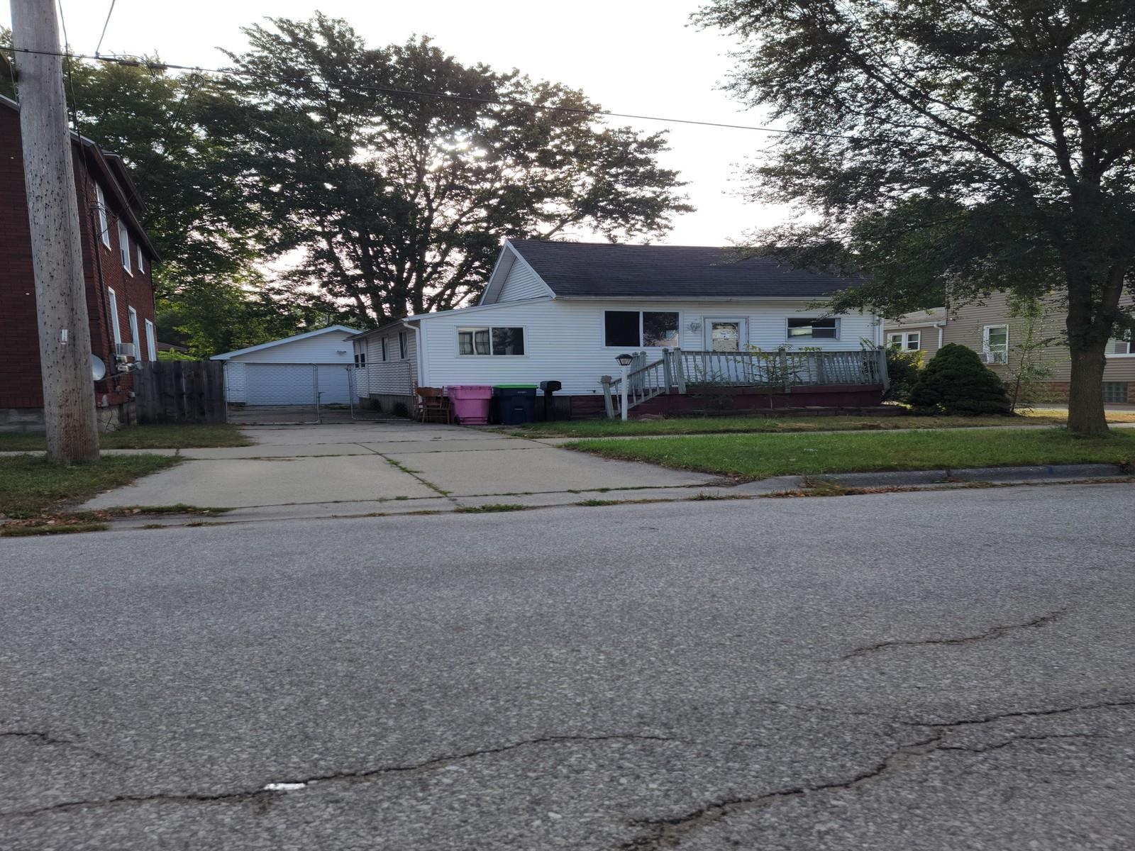 Dean St, Bay City, MI 48706