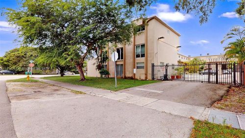 apt-211-1201 S Le Jeune Rd, Miami, FL, 33134-2765 | Card Image
