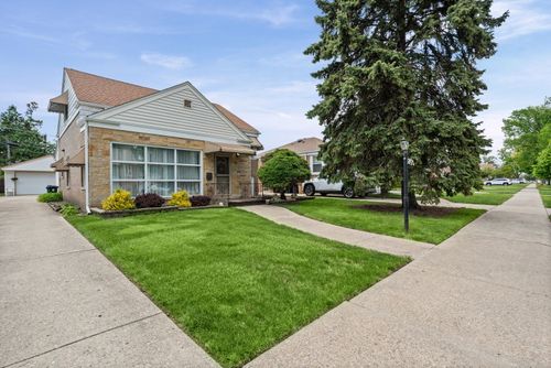 1852 Suffolk Ave, Westchester, IL, 60154-4438 | Card Image