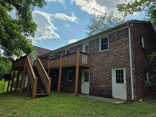 1243 Thornbird Pl, Huddleston, VA, 24104-3805 | Card Image