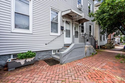 661 2nd St, TRENTON, NJ, 08611-3301 | Card Image