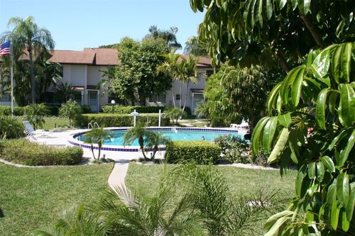 apt-e230-180 Cypress Way E, Naples, FL, 34110-2218 | Card Image