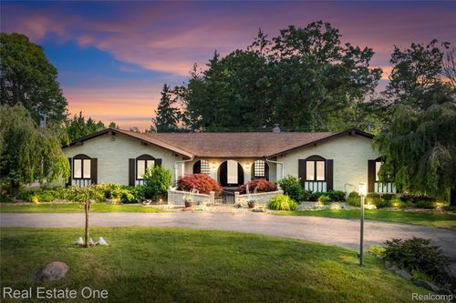 3133 Hartslock Woods Dr, West Bloomfield, MI, 48322-1842 | Card Image