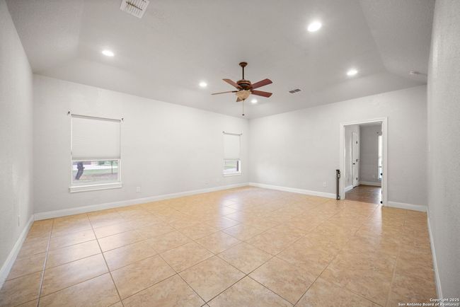 7006 Robin Hood Way, House other with 3 bedrooms, 3 bathrooms and null parking in Schertz TX | Image 14