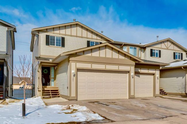 701 - 720 Willowbrook Road Nw, Home with 3 bedrooms, 2 bathrooms and 4 parking in Airdrie AB | Image 1