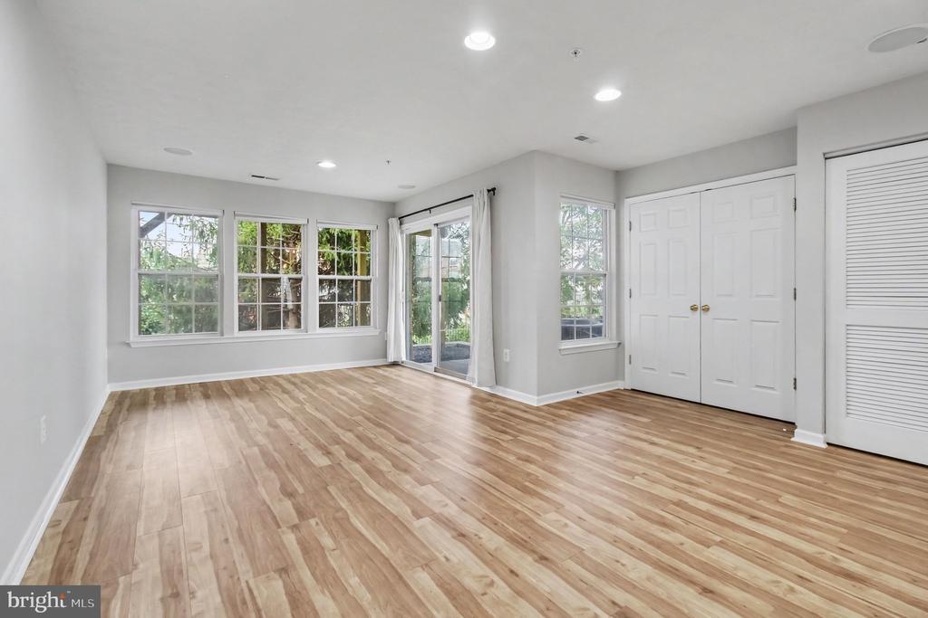 Residential Lease in MIDDLE RIVER 5