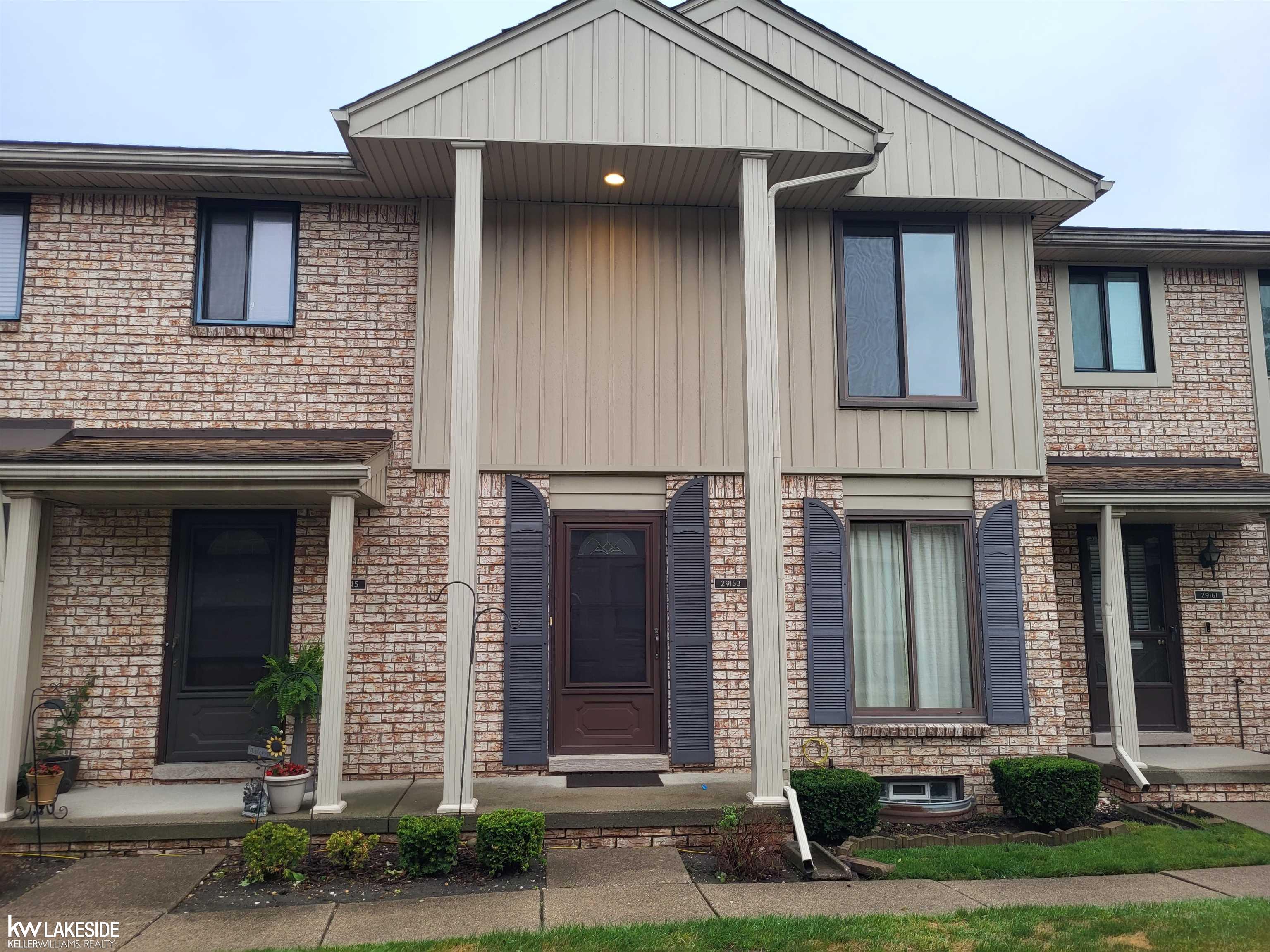 Yorkshire Ln, Warren, MI 48088