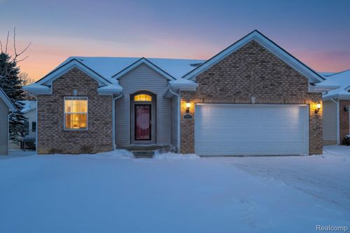 4503 Cross Creek Blvd, Burton, MI, 48509-1404 | Card Image