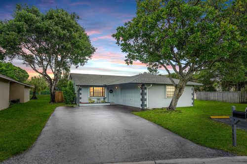 8864 Nw 76th Pl, Tamarac, FL, 33321-2436 | Card Image