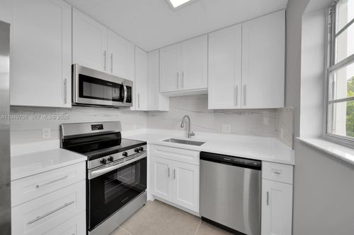 100-100 E Northampton E, West Palm Beach, FL, 33417 | Card Image