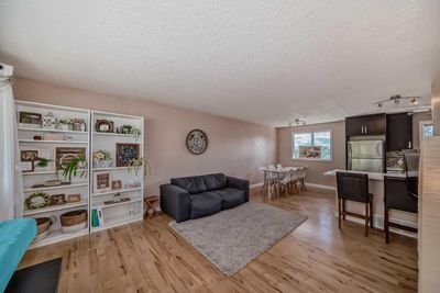 39 Southland Cres Sw, House detached with 5 bedrooms, 2 bathrooms and 2 parking in Calgary AB | Image 3