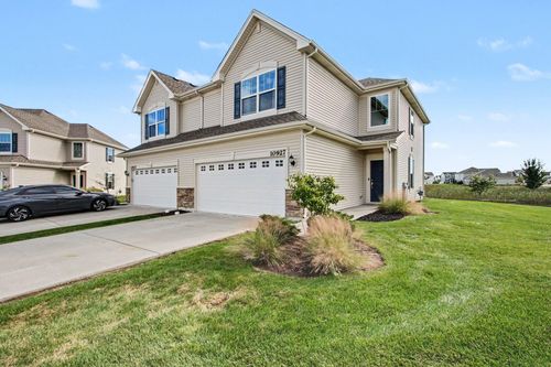 10927 Illinois Dr, Crown Point, IN, 46307-7375 | Card Image