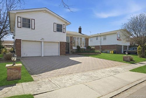 34 Bonnie Dr, Westbury, NY, 11590-2804 | Card Image