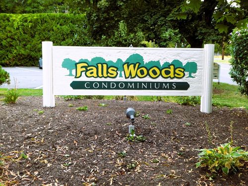 apt-72-41 W Summit St, South Hadley, MA, 01075-2775 | Card Image