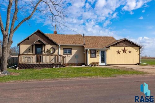 402 E 1st St, Marion, SD, 57043-2195 | Card Image