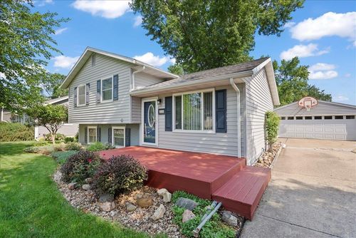 818 Calumett Dr, Cedar Falls, IA, 50613-5436 | Card Image