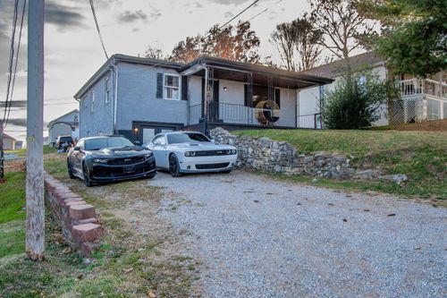 205 E 4th St, Grayson, KY, 41143-1021 | Card Image