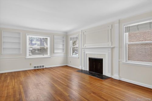 13336 Balfour Ave, Huntington Woods, MI, 48070-1703 | Card Image