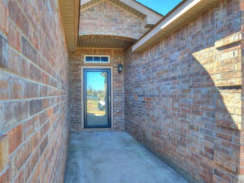 3320 Se 96th St, Moore, OK, 73160-9235 | Card Image