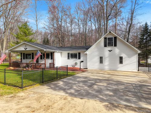 144 Canton St, Roscommon, MI, 48653-9581 | Card Image