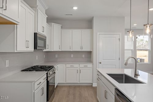 413 Longleaf Glen Ln, Zebulon, NC, 27597-5560 | Card Image