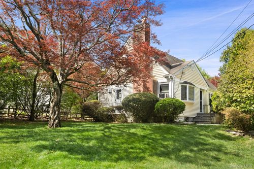 62 Highland Rd, Thornwood, NY, 10594-2112 | Card Image