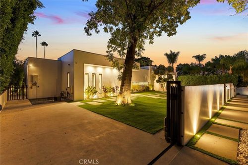 20141 Wells Dr, Woodland Hills, CA, 91364-3612 | Card Image