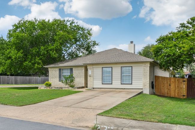 2101 Barnett Dr, House other with 4 bedrooms, 2 bathrooms and 1 parking in Cedar Park TX | Image 4