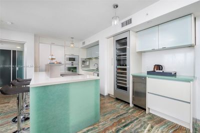 704 - 90 Alton Rd, Condo with 2 bedrooms, 2 bathrooms and null parking in Miami Beach FL | Image 3