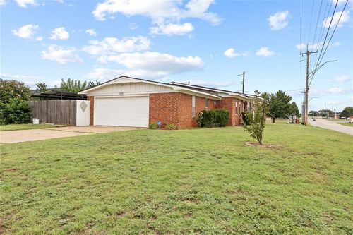 2221 W Modelle Ave, Clinton, OK, 73601-3719 | Card Image
