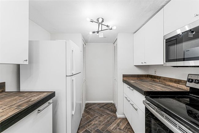 APT-101 - 4035 Angel Oak Ct, Condo with 2 bedrooms, 2 bathrooms and null parking in TAMPA FL | Image 17
