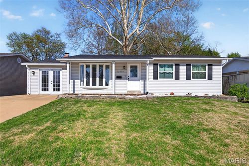 12030 Bennington Pl, Maryland Heights, MO, 63043-1128 | Card Image