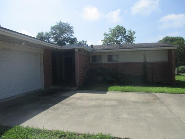 Manor Ln, Dickinson, TX 77539