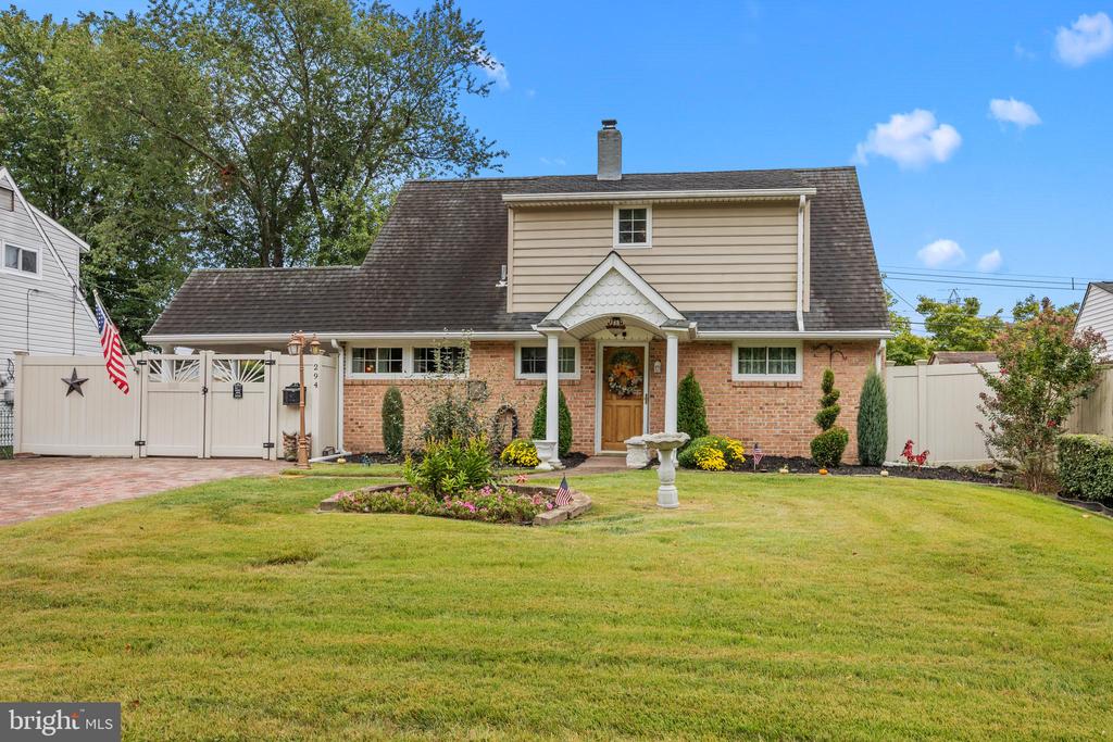Crabtree Dr, Levittown, PA 19055