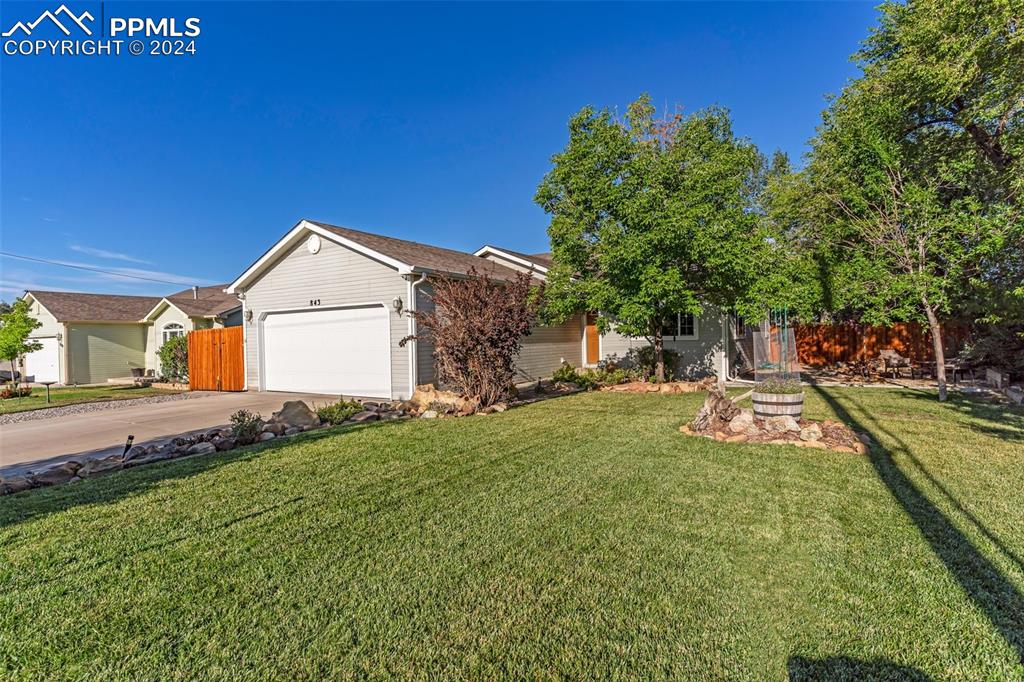 Field Ave, Canon City, CO 81212