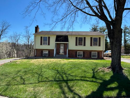 4208 Whitehall Cir, Roanoke, VA, 24018-3026 | Card Image