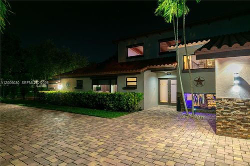 8111 Sw 183rd St, Palmetto Bay, FL, 33157-6135 | Card Image