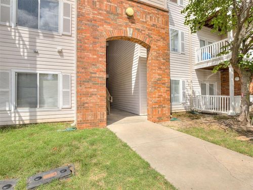 14-133-2200 Classen Boulevard, Norman, OK, 73071 | Card Image