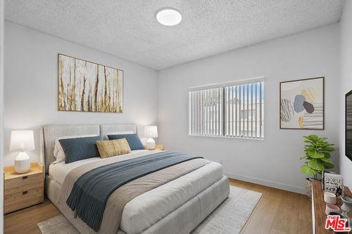 210-424 S Westmoreland Ave, Los Angeles, CA, 90020-1540 | Card Image
