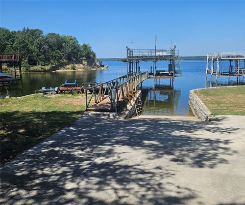 411 N Lake Shore Cir, Bridgeport, TX, 76426-4467 | Card Image
