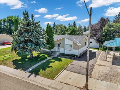31 8 St W, Brooks, AB, T1R0B5 | Card Image