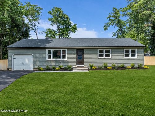 11 W Park Ave, Belford, NJ, 07718-1046 | Card Image