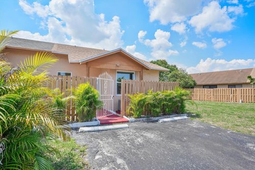6723 Nw 188th Ter, Hialeah, FL, 33015-2435 | Card Image